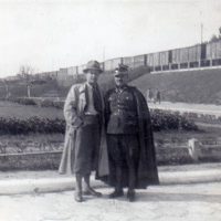po lewej stronie Jan Jamro mój ojciec, po prawej Mieczysław przed Dworcem we Lwowie w mundurze galowym zmobilizowany w marcu w 1939, DP. 20 Dywizja piechoty Baranowicze, armia Modlin